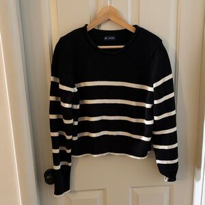 GAP Women's Black and White Striped Crew Neck Sweater